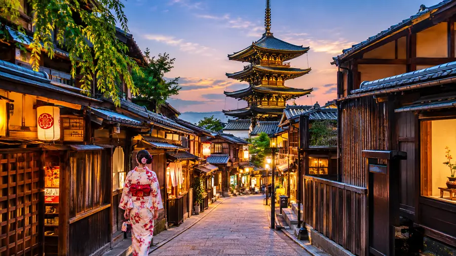 Gion at Night: Tours, Activities & Evening Strolls