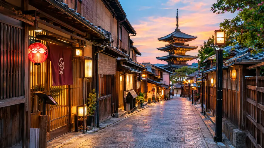 Gion Bars & Nightlife: Where to Drink in Kyoto's Geisha District